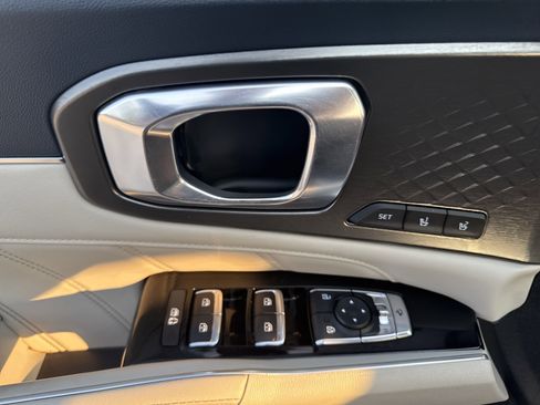 Used 2023 Kia Sorento SX Prestige image 12