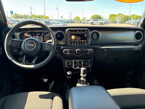 Used 2023 Jeep Wrangler Unlimited Sport AWD/4WD image 19