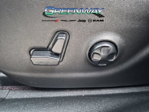 Used 2016 Jeep Cherokee Trailhawk w/ Leather Interior Group AWD/4WD image 19
