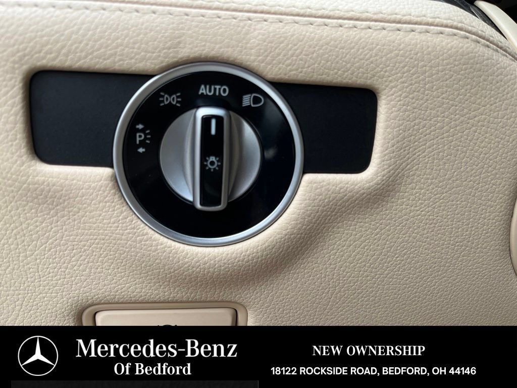 Used 2013 Mercedes-Benz SL 550 image 21