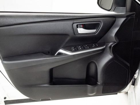 Used 2016 Toyota Camry SE image 7