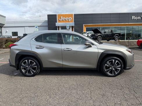 Used 2021 Lexus UX 200 image 10