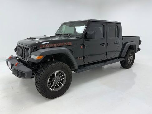 Used 2025 Jeep Gladiator Mojave w/ Convenience Group image 5