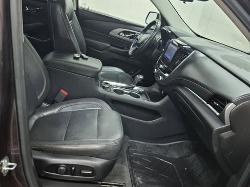 Used 2020 Chevrolet Traverse LT image 11