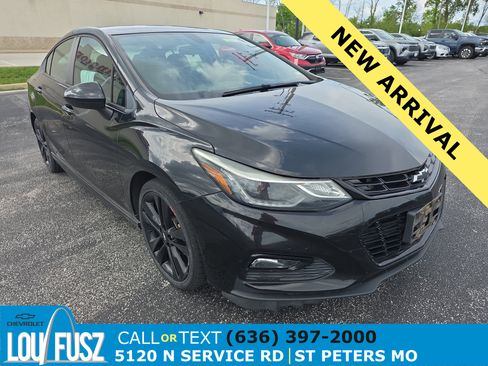 Used 2018 Chevrolet Cruze LT w/ Sun And Sound Package FWD image 1