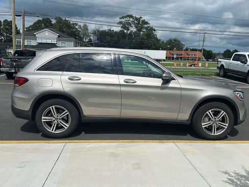 Used 2021 Mercedes-Benz GLC 300 4MATIC image 4