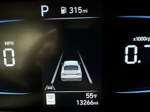 Used 2025 Hyundai Elantra Sport image 23