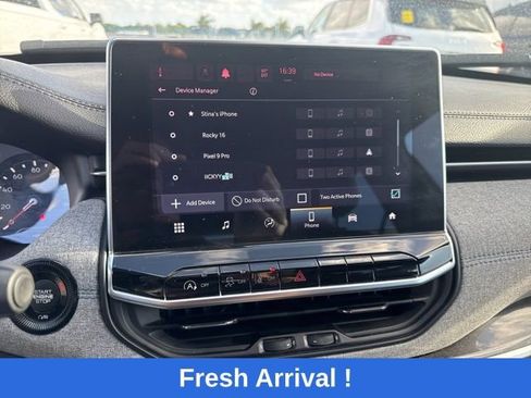 Used 2023 Jeep Compass Sport image 6