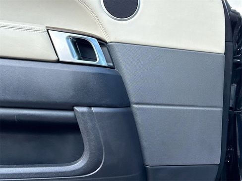 Used 2016 Land Rover Range Rover Sport HSE image 21