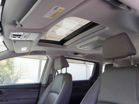 Used 2018 Honda Odyssey EX-L image 13