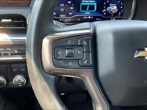 Used 2023 Chevrolet Suburban High Country RWD image 12
