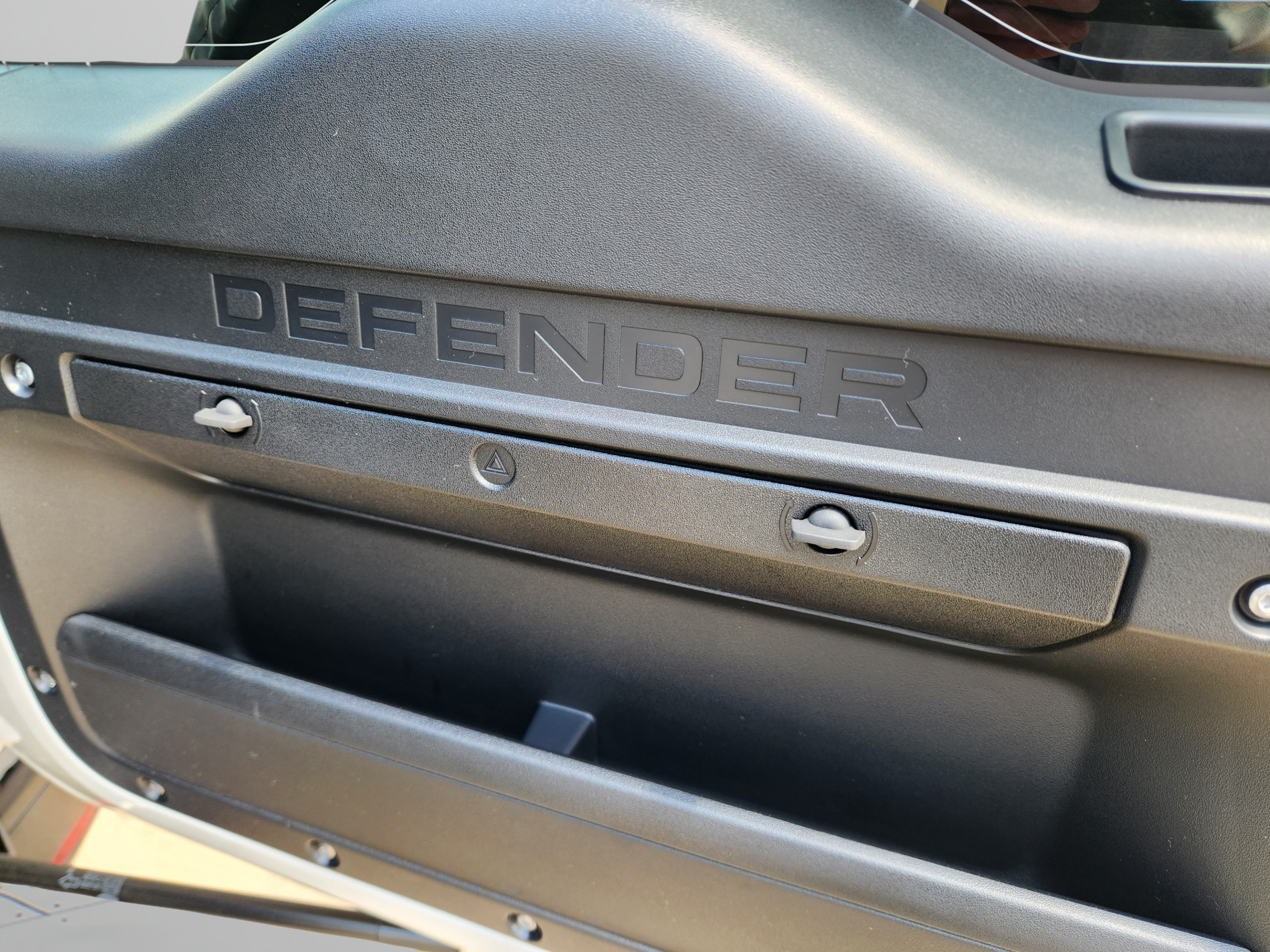 New 2026 Land Rover Defender 130 X-Dynamic SE AWD/4WD image 29