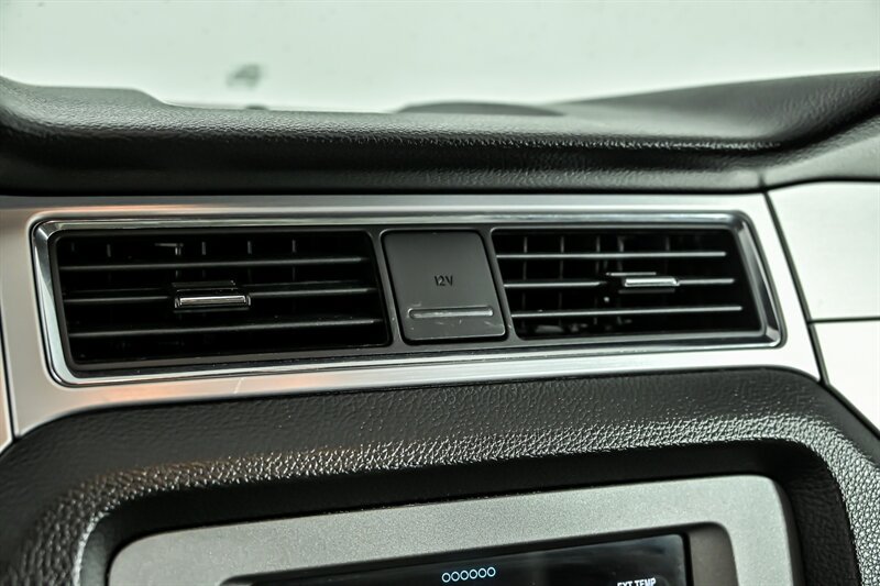 Used 2010 Ford Mustang GT RWD image 21
