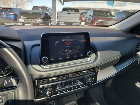 Used 2021 Nissan Rogue SV w/ Premium Package image 16