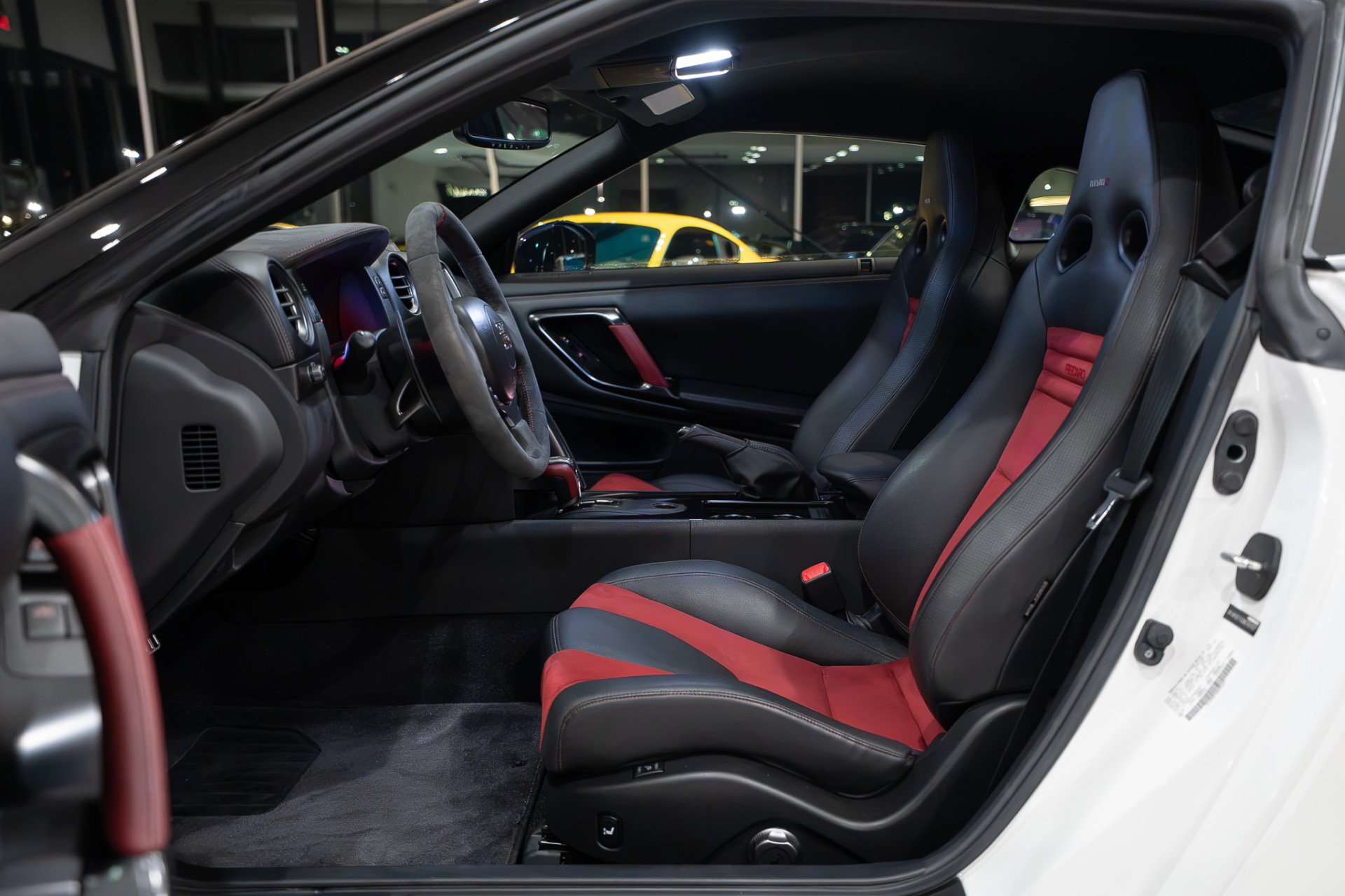 Used 2016 Nissan GT-R NISMO AWD/4WD image 9