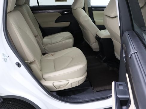 Used 2023 Toyota Highlander Limited image 38