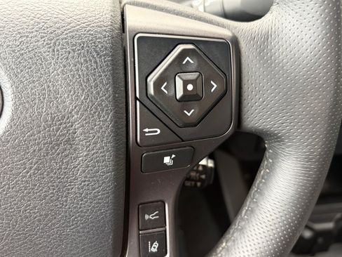 Used 2019 Toyota Tacoma TRD Off-Road w/ TRD Premium Off Road Package AWD/4WD image 18