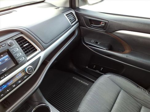 Used 2014 Toyota Highlander Plus image 26