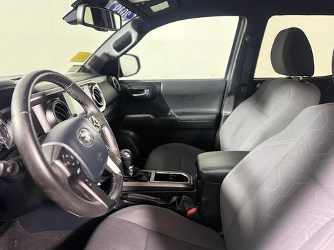 Used 2019 Toyota Tacoma TRD Sport w/ Technology Package AWD/4WD image 19