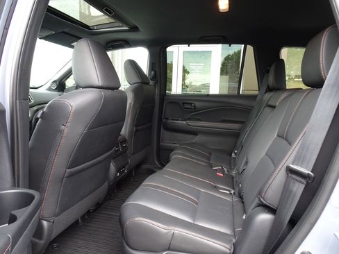 Used 2025 Honda Passport TrailSport image 16