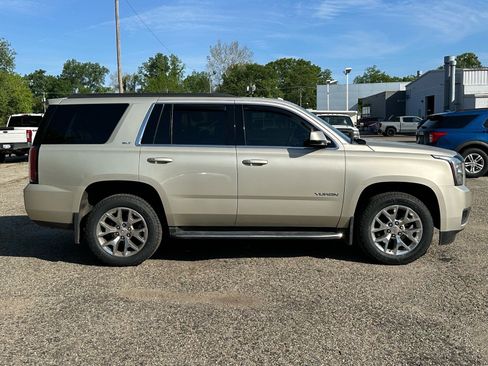 Used 2017 GMC Yukon SLT w/ Open Road Package AWD/4WD image 3