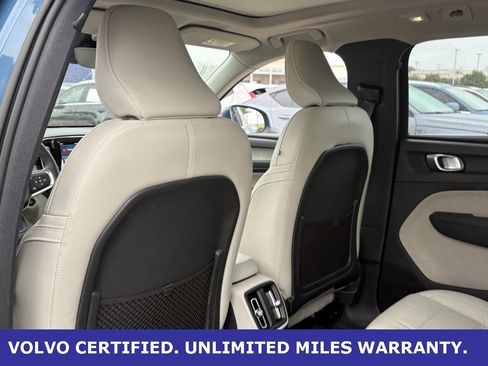 Certified 2023 Volvo XC40 B5 Ultimate w/ Protection Package Premier image 31