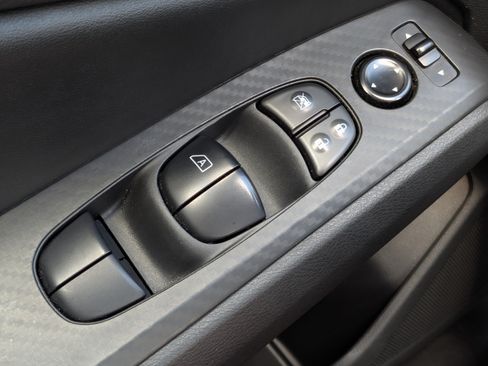 Used 2024 Nissan Altima 2.5 SV FWD image 21