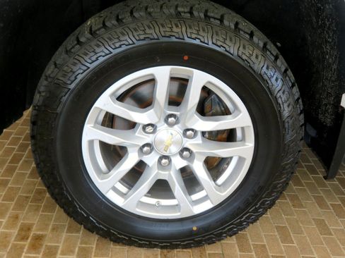 Used 2019 Chevrolet Silverado 1500 LT w/ Z71 Off-Road Package image 7