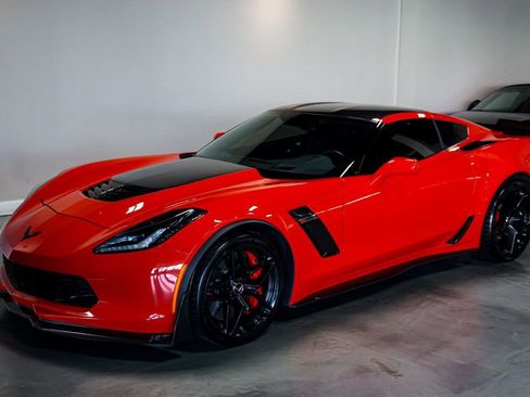 Used 2015 Chevrolet Corvette Z06 w/ 3LZ Preferred Equipment Group image 5