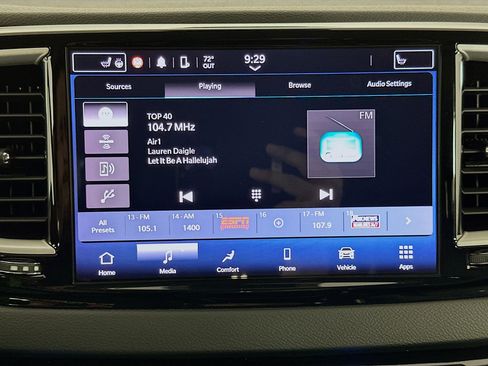 Used 2022 Chrysler Pacifica Touring-L image 21