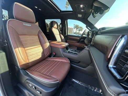 Used 2025 GMC Sierra 2500 Denali Ultimate w/ Max Trailering Package image 27