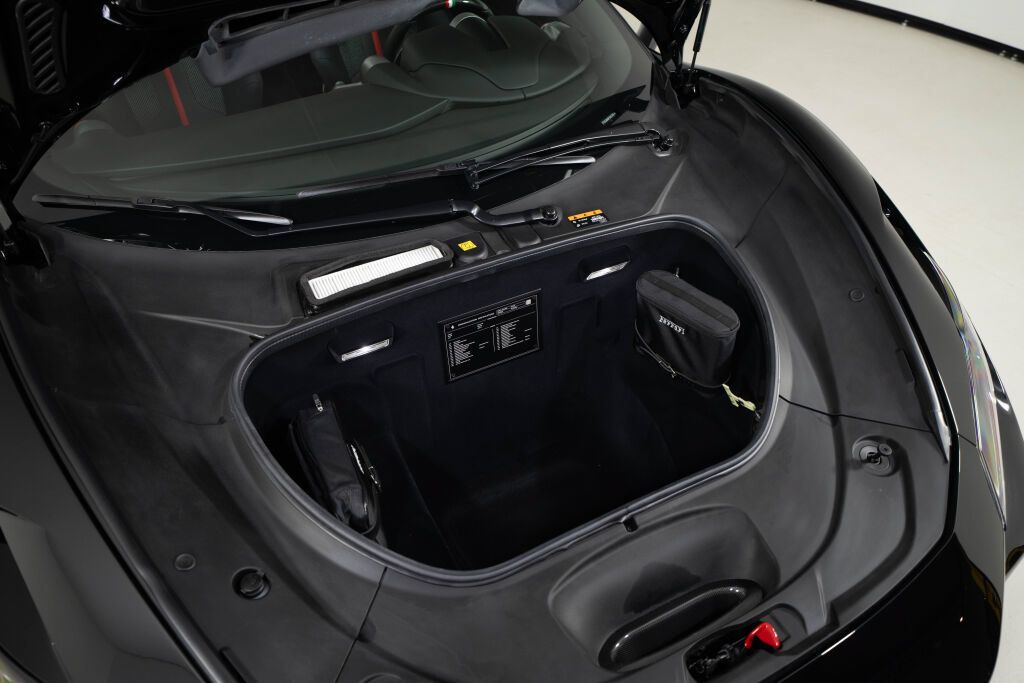 Used 2023 Ferrari F8 Tributo RWD image 21