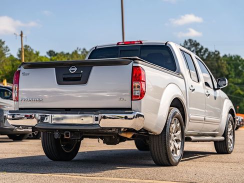 Used 2019 Nissan Frontier SL RWD image 7