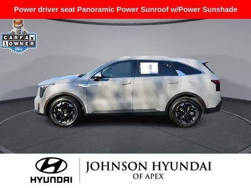 Used 2024 Kia Sorento S w/ Panoramic Sunroof Package image 5