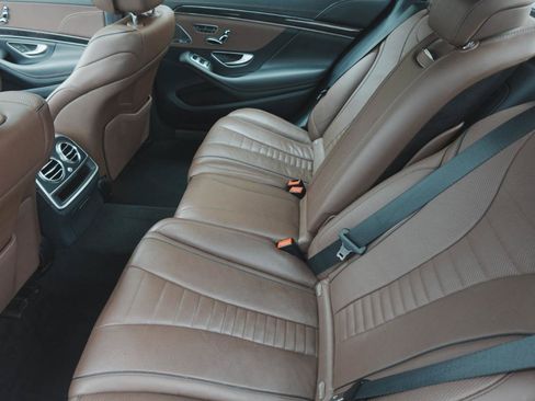 Used 2019 Mercedes-Benz S 560 4MATIC Sedan w/ Premium Package image 11