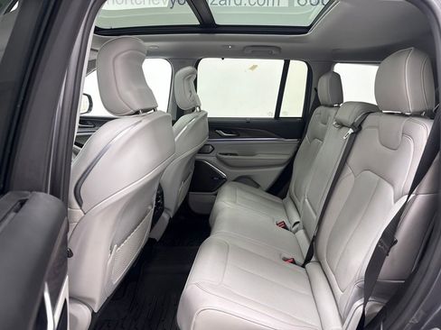 Used 2022 Jeep Grand Cherokee Overland w/ Luxury Tech Group IV image 16