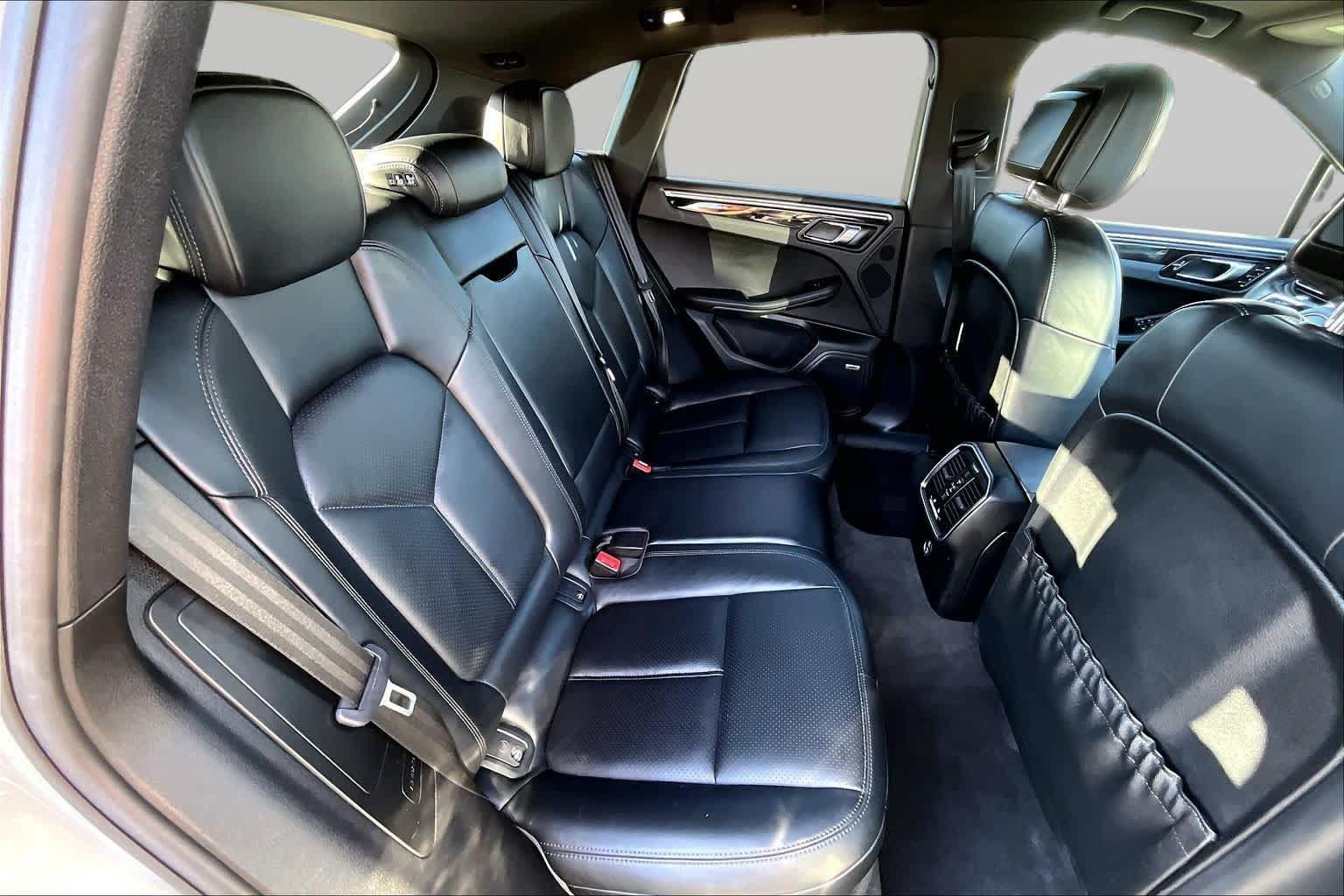 Used 2020 Porsche Macan AWD/4WD image 18