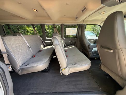 Used 2025 Chevrolet Express 3500 LT w/ LT Preferred Equipment Group RWD image 6