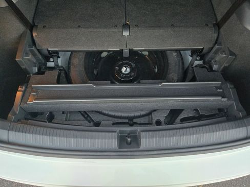 Used 2018 Volkswagen Tiguan S image 61