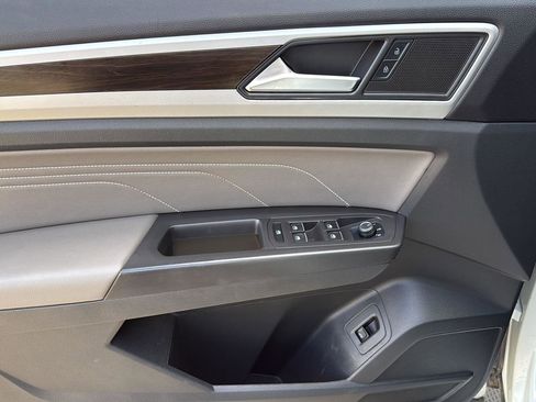 Used 2023 Volkswagen Atlas SE w/ Panoramic Sunroof Package image 12