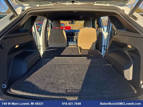 Used 2020 Volkswagen Atlas Cross Sport SE w/ Towing Package image 13