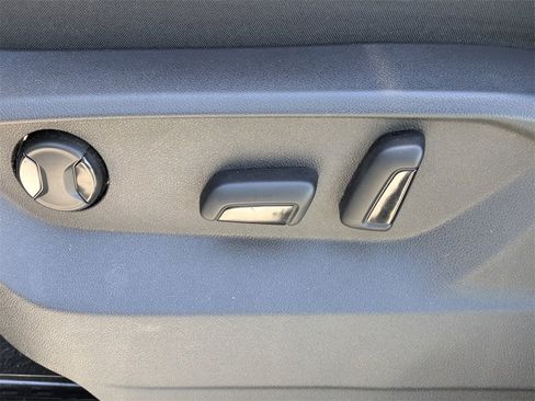 Used 2022 Volkswagen Atlas Cross Sport SE image 22