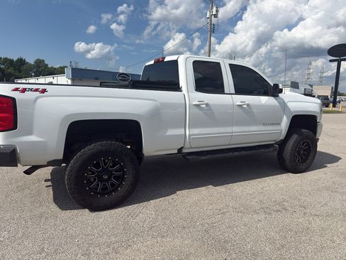 Used 2018 Chevrolet Silverado 1500 LT w/ All Star Edition AWD/4WD image 2