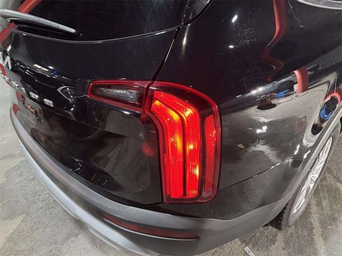 Used 2022 Kia Telluride LX image 10