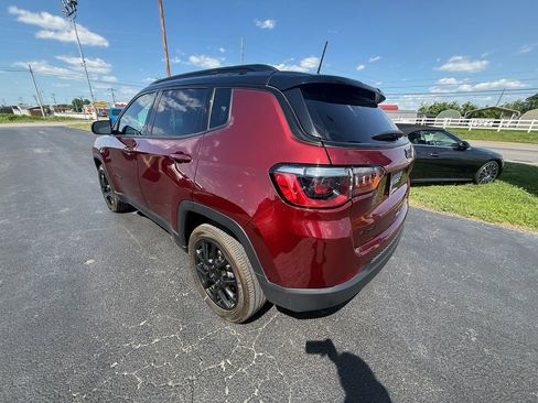 Used 2022 Jeep Compass Latitude AWD/4WD image 6
