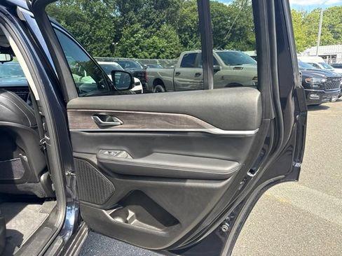 Used 2023 Jeep Grand Cherokee L Limited AWD/4WD image 31