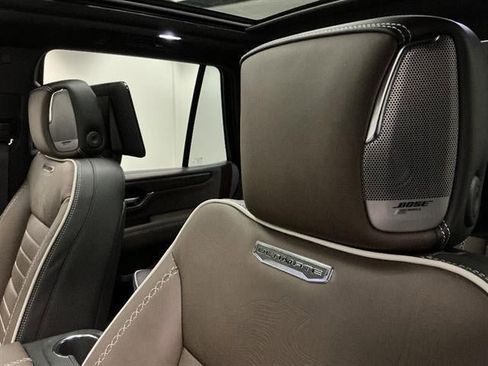 New 2026 GMC Yukon Denali Ultimate w/ LPO, Floor Liner Package AWD/4WD image 11