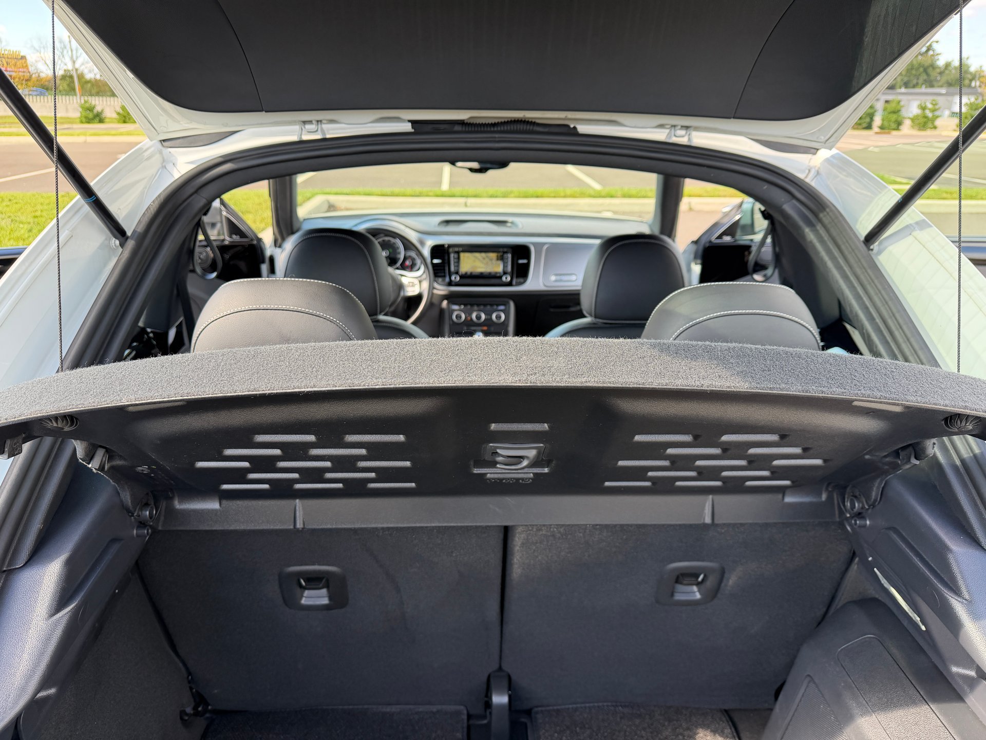 Used 2014 Volkswagen Beetle TDI FWD image 30
