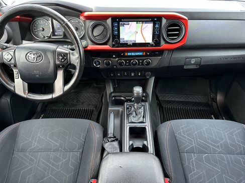 Used 2017 Toyota Tacoma TRD Sport image 13