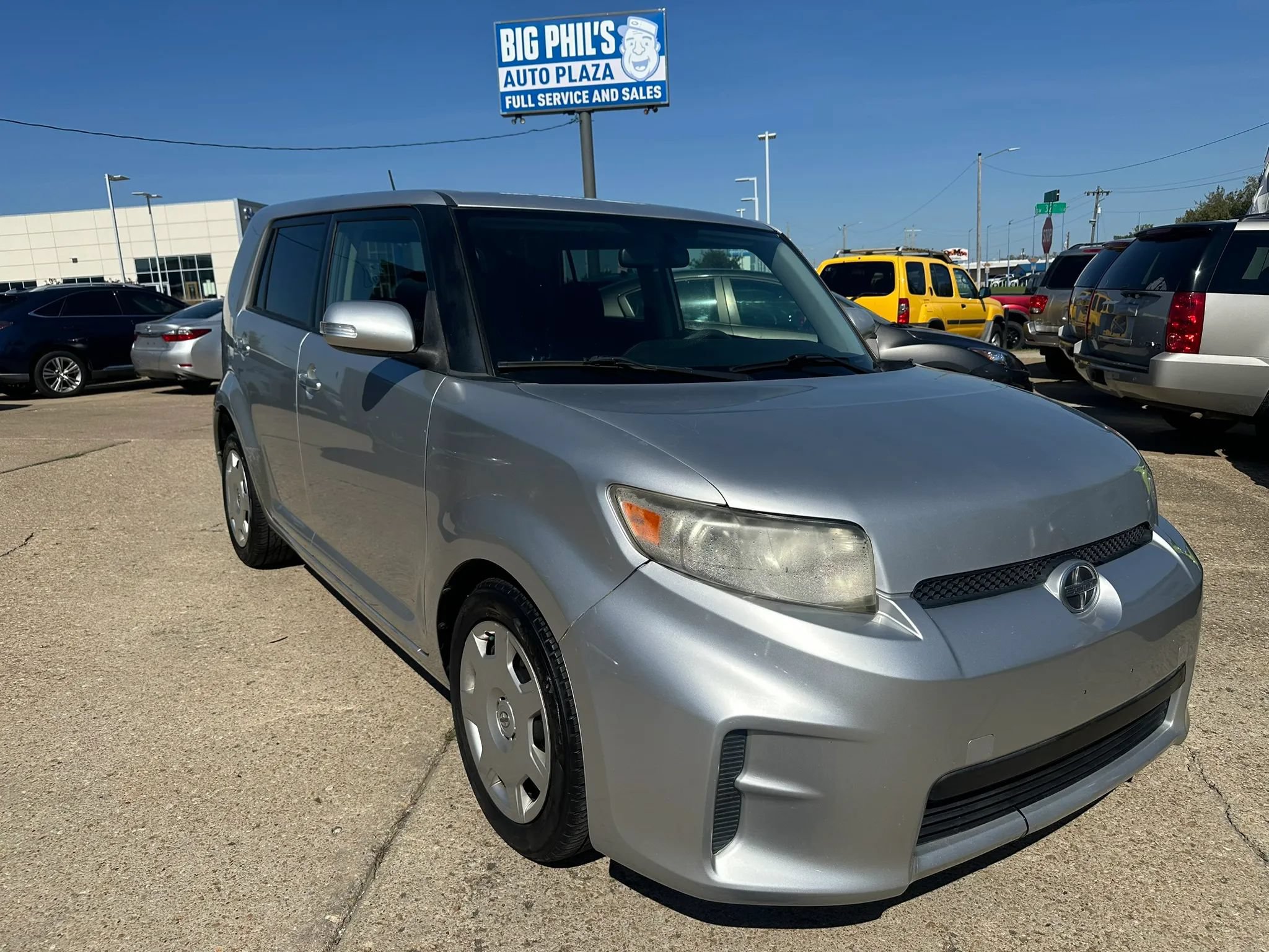 Used 2012 Scion xB FWD image 1